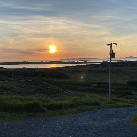 Drop Anchor House, Spacious 3 Bedroom Apartment, Fabulous Sea Views Cleggan Exteriör bild