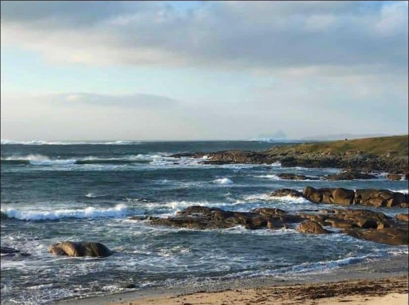 Drop Anchor House, Spacious 3 Bedroom Apartment, Fabulous Sea Views Cleggan Exteriör bild