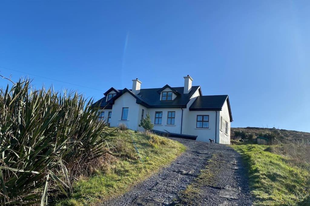 Drop Anchor House, Spacious 3 Bedroom Apartment, Fabulous Sea Views Cleggan Exteriör bild
